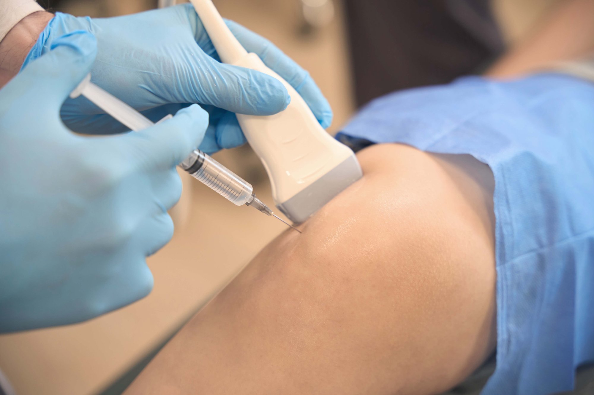 medical-injection-into-a-human-knee