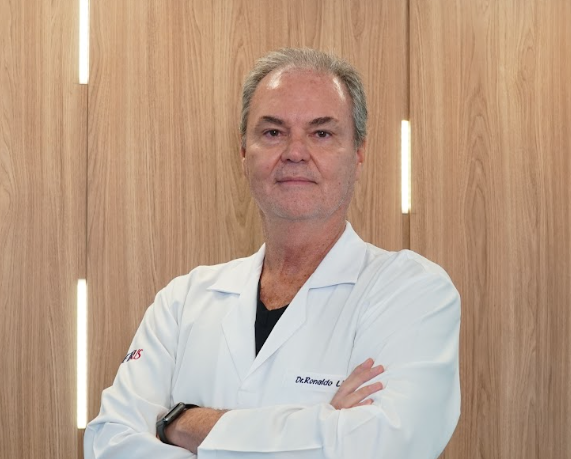 Dr. Ronaldo Lins